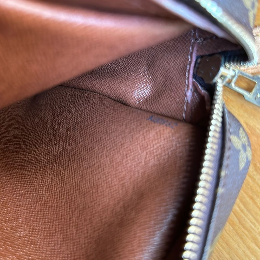 Authentic Vintage Louis Vuitton Saint Germain 28 - Picture 9 of 16